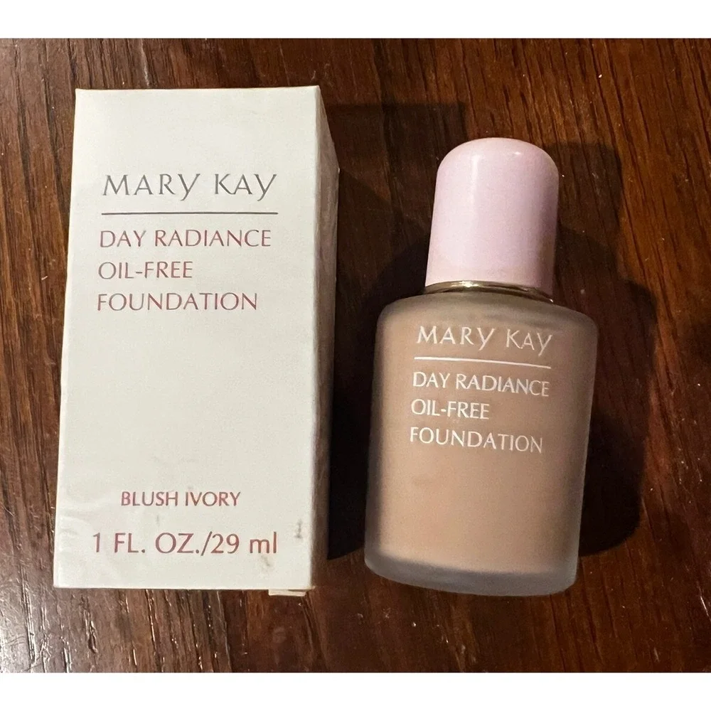 Mary Kay Day Radiance Liquid Foundation   Cocoa Beige 6352 - 1 OZ NOS w/SPF 8